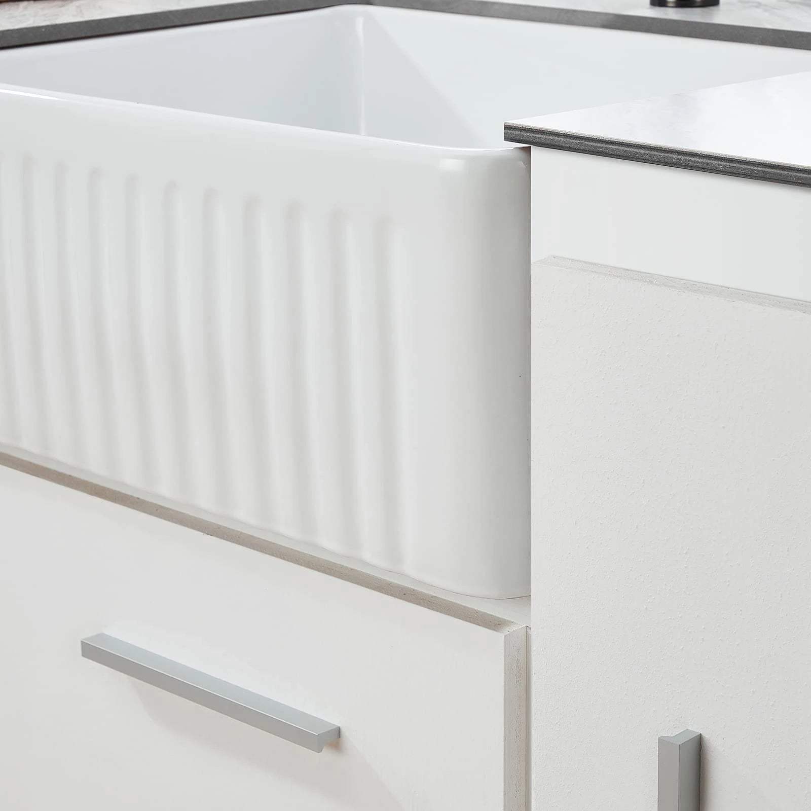 24-Inch Reversible Ceramic Kitchen Sink - Single Bowl Design with Left/Right Drain & Bottom Grid